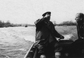 On quitte l’île Coton, on met le moteur en route et on traverse la Loire.